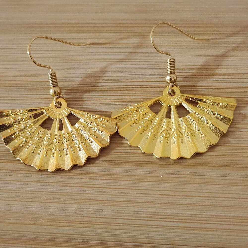 Hand Crafted Pierced Earrings Fan Gold Metal